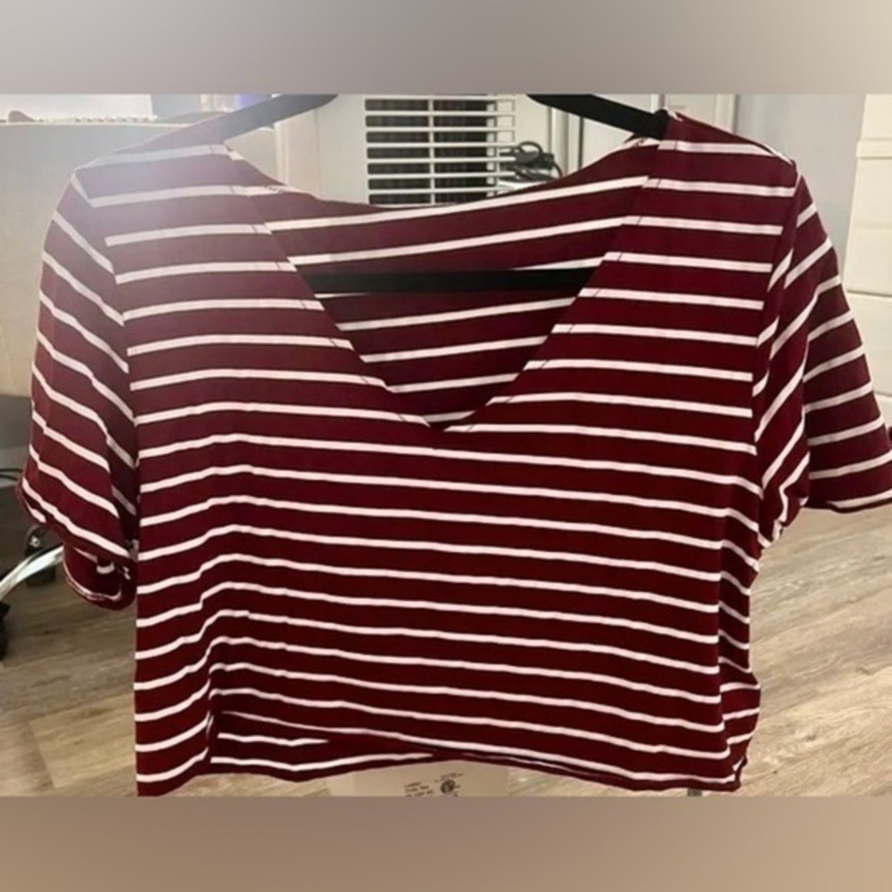 SHEIN RED AND WHITE CROP TOP SIZE LARGE